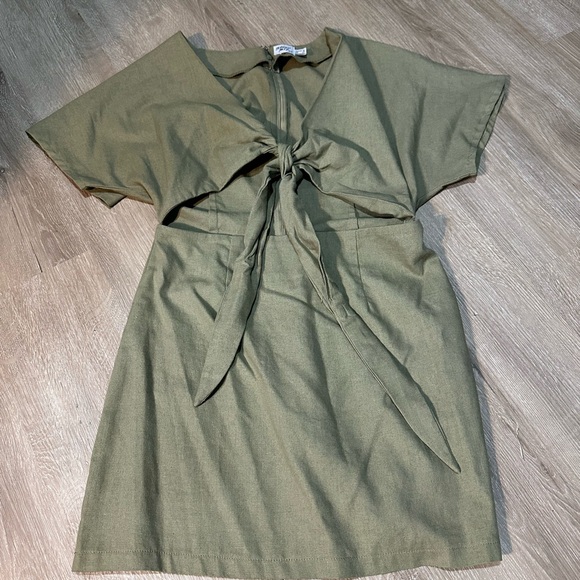 Princess Polly Sage Green Zip-Up Dress with Cut Out Womens Size 8 😻 - Picture 1 of 4